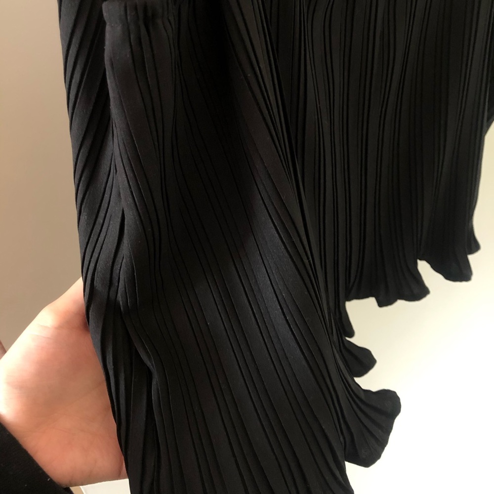 Black Pleated Ruffle Tank - Picture 3 of 3
